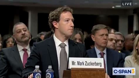 mark zuckerberg apologizes